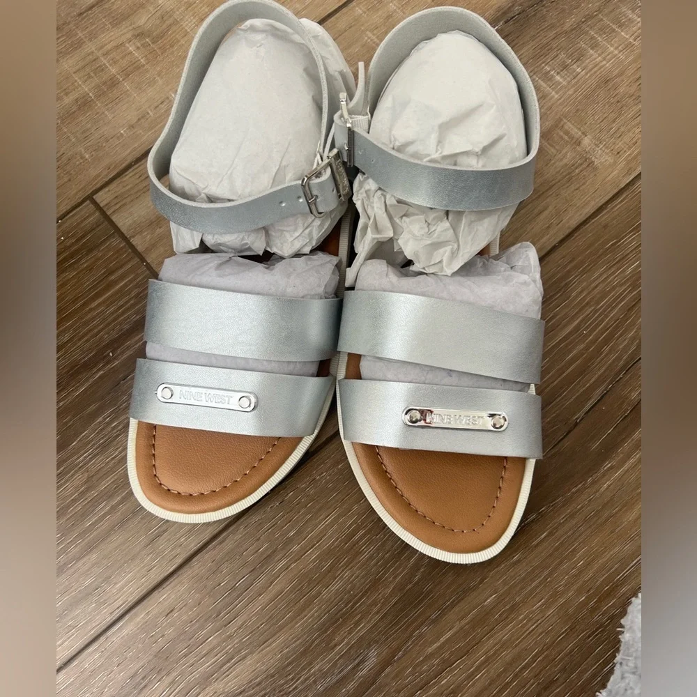 NWOB - Nine‎ West - Hedy Silver Sandels